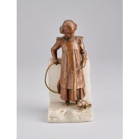 Szecessziós lány figura mókussal