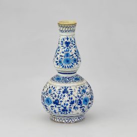 Népi motivumos váza