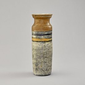 Gorka Lívia: Mustárszín váza