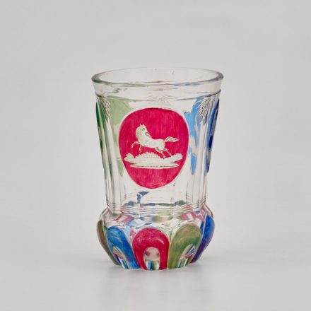 Emlékpohár ló figurával