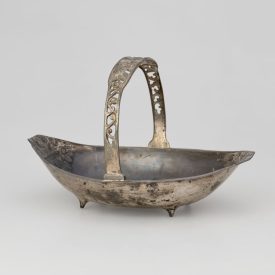 Szecessziós dísztál virágdísszel