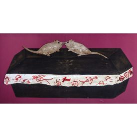 feLugossy László: Koporsó (virágos), 1986