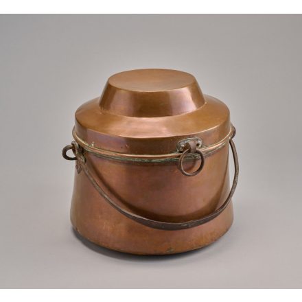 Füles fedeles edény