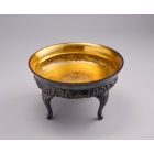 Lábakon álló tál