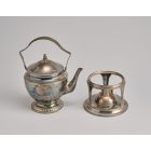 Teáskanna állvánnyal