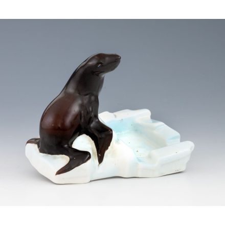 Figurális hamutál fókával