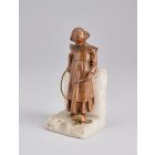 Szecessziós lány figura mókussal