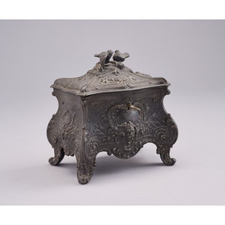 Historizáló ón ékszerdoboz galambokkal