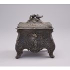 Historizáló ón ékszerdoboz galambokkal