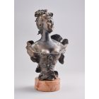 Louis Auguste Moreau után: Női büszt