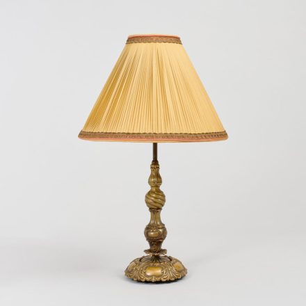 Asztali lámpa burával