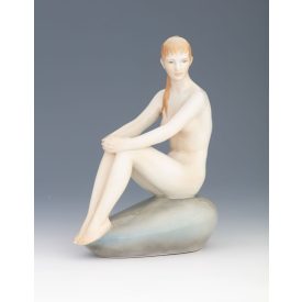 Zsolnay kisplasztika - Sziklán ülő női akt
