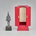 Katona figura díszdobozban